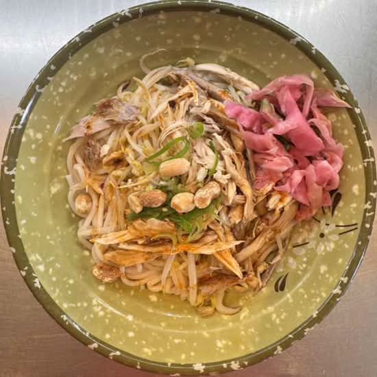 鸡丝凉面 Cold noodles mixed with chicken shreds